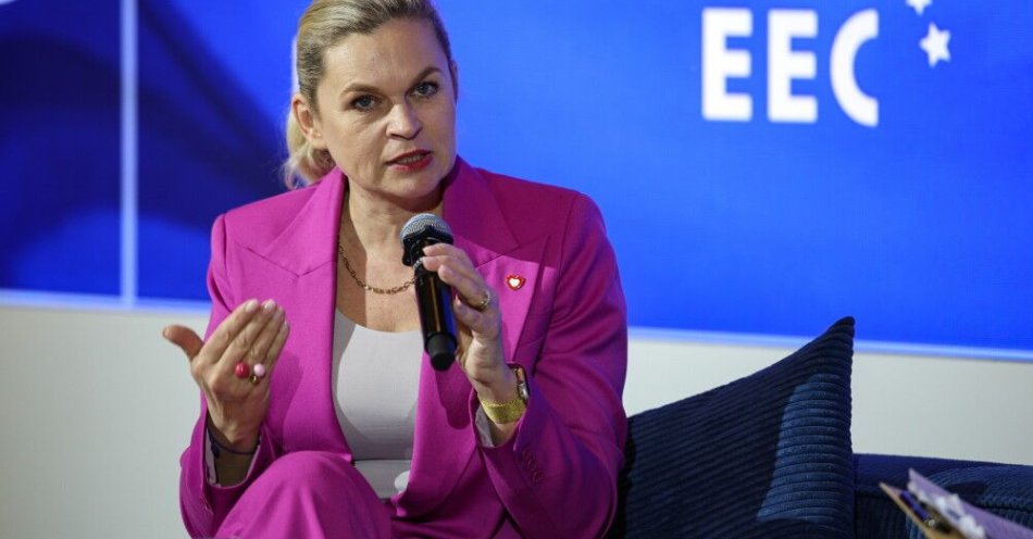 zdjęcie: Nowacka: wpłynęło ponad 100 stron uwag do projektu o zakazie smartfonów w szkołach / Katowice, 23.04.2026. Minister edukacji Barbara Nowacka podczas rozmowy 