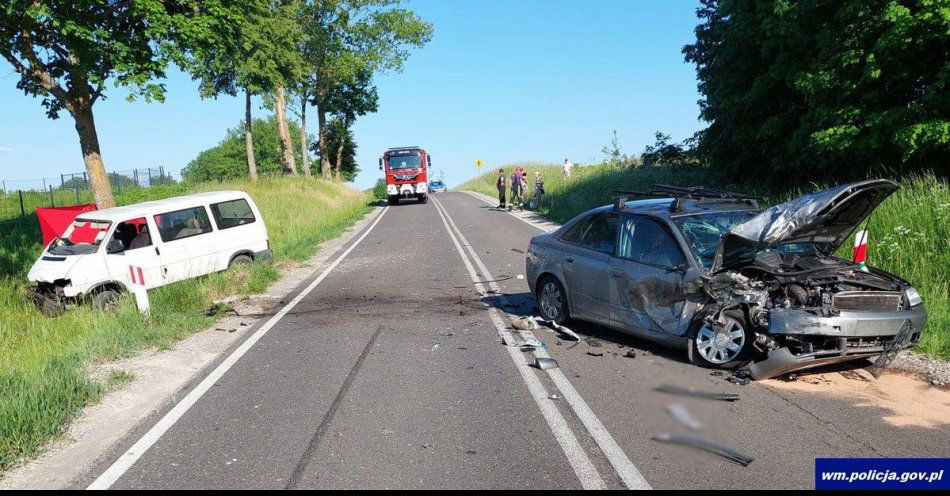 zdjęcie: Śmiertelny wypadek. Kierowca zginął na miejscu. Zderzył się czołowo z osobówką / fot. KPP w Giżycku