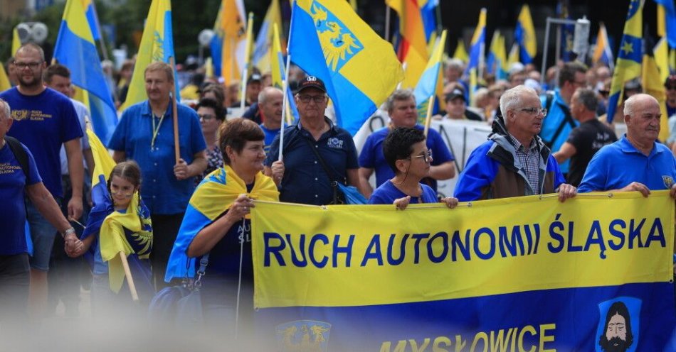 zdjęcie: Marsz Autonomii przeszedł ulicami Katowic przed Pomnik Powstańców Śląskich / fot. PAP