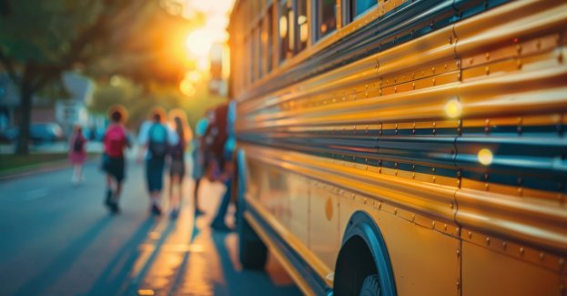 Pięć osób poszkodowanych w wypadku szkolnego busa w Łęgajnach