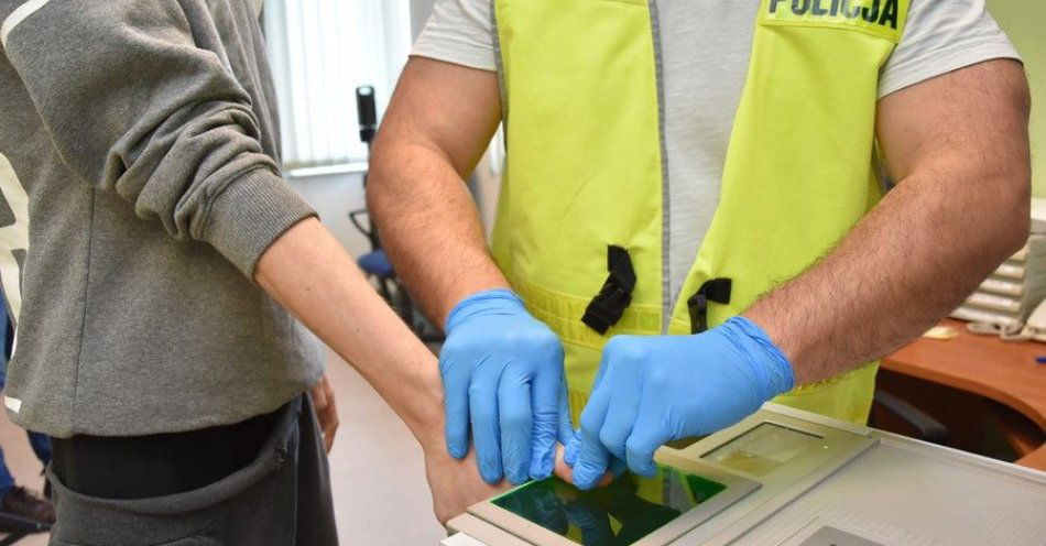 zdjęcie: Interwencja policji skończyła się zatrzymaniem i narkotykami / fot. KPP w Starogardzie Gdańskim