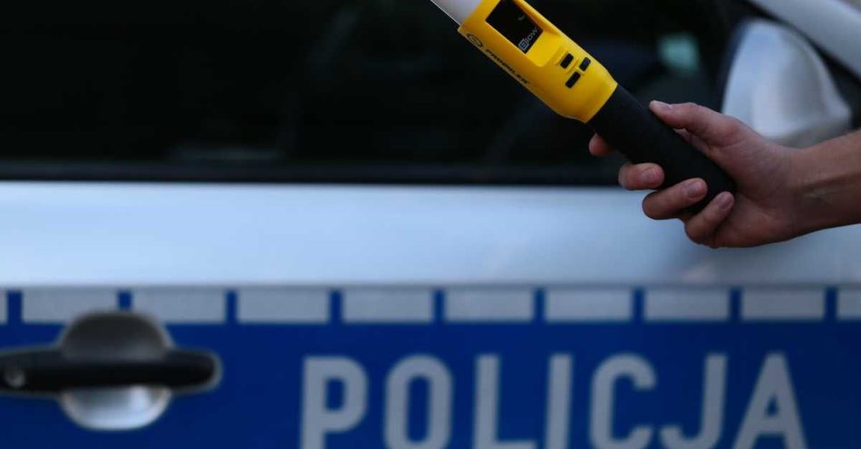 zdjęcie: Dwóch nietrzeźwych kierowców zatrzymanych przed świętami / fot. KPP w Poddębicach