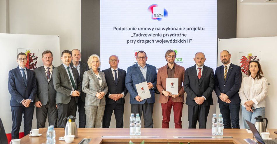 zdjęcie: Zielone aleje powstaną przy kolejnych drogach wojewódzkich / fot. Szymon Zdziebło/tarantoga.pl dla UMWKP