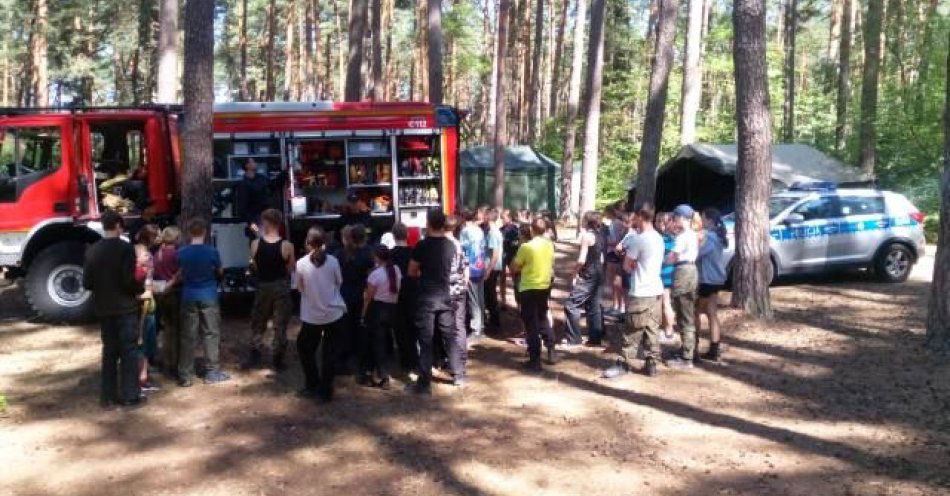 zdjęcie: Spotkanie z harcerzami w gminie Susiec / fot. KPP Tomaszów Lubelski