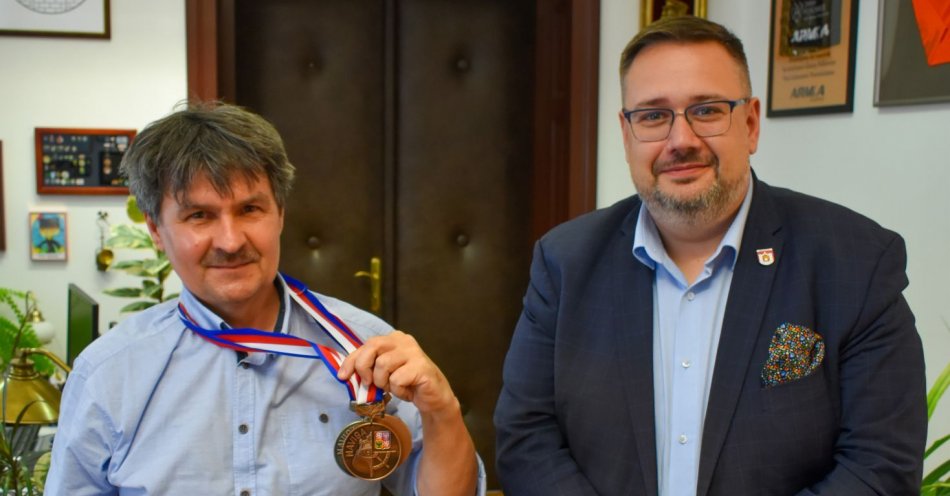 zdjęcie: Piotr Sarbian, mieszkaniec Sobina, wrócił z modelarskich mistrzostw świata w czeskim Jabłońcu n. Nysą z trzema medalami! / fot. nadesłane