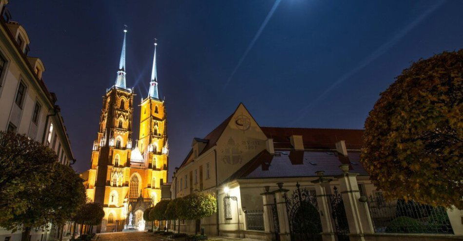 zdjęcie: Archeolodzy, historycy sztuki, urbaniści zaniepokojeni planami zabudowy części Ostrowa Tumskiego / fot. PAP