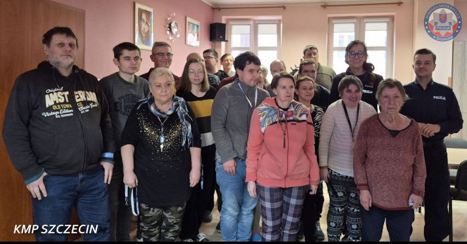 zdjęcie: Policjanci bliżej mieszkańców w Środowiskowym Domu Samopomocy / fot. KMP w Szczecinie