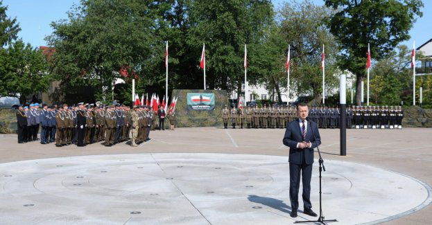 Szef MON zachęca cywilnych pracowników wojska, by zostawali żołnierzami