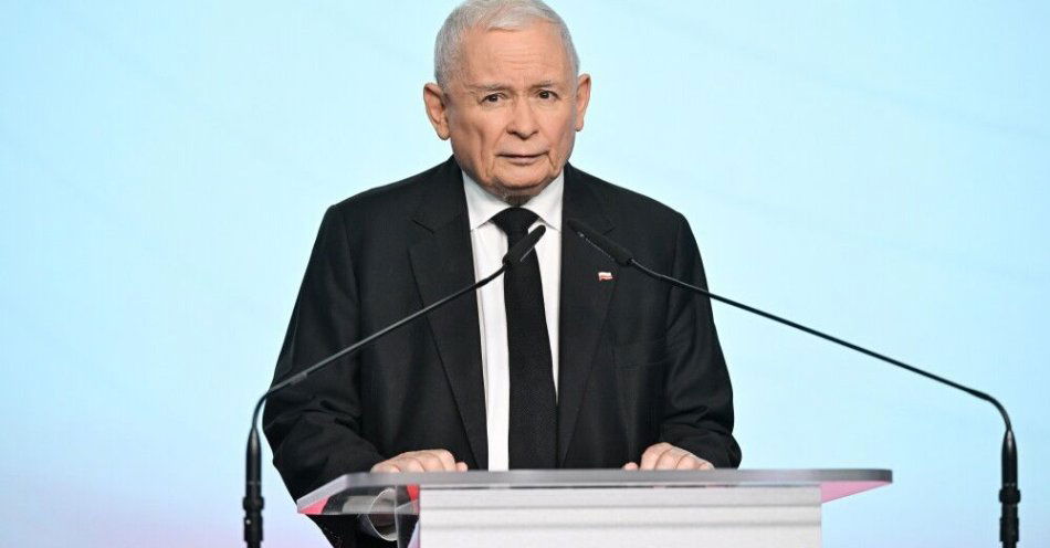 zdjęcie: Prezes PiS: 100 dni prezydenta Nawrockiego to 100 dni spełnionych obietnic / Warszawa, 07.11.2025. Prezes Prawa i Sprawiedliwości Jarosław Kaczyński podczas oświadczenia w siedzibie ugrupowania przy ulicy Nowogrodzkiej w Warszawie, 7 bm. PiS zapowiedziało organizację konferencji pod szpitalami, w związku z sytuacją w służbie zdrowia. (mr) PAP/Radek Pietruszka