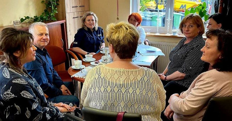 zdjęcie: O przeciwdziałaniu przemocy w rodzinie wspólnie z OPS Bardo / fot. KPP w Ząbkowicach Śląskich
