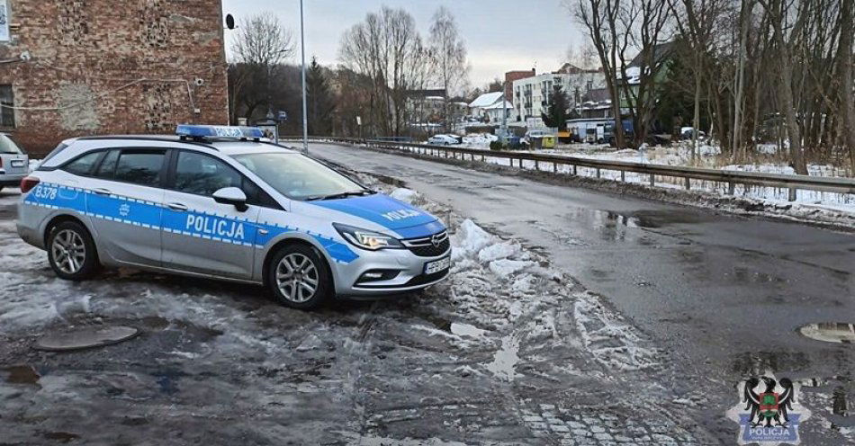 zdjęcie: Dzisiaj z rana w ręce policjantów ruchu drogowego wpadło kolejnych dwóch przestępców drogowych. Jeden z nich przekroczył prędkość / fot. KMP w Wałbrzychu