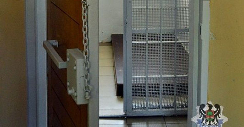 zdjęcie: Dzisiaj na pierwszej zmianie dwóch zatrzymanych przez wałbrzyskich policjantów poszukiwanych / fot. KMP w Wałbrzychu