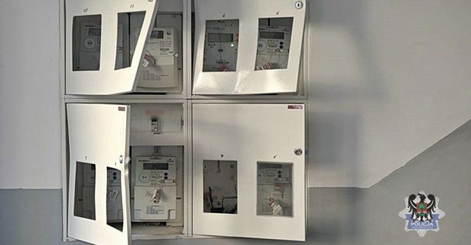 zdjęcie: Zdewastował skrzynki elektryczne, bo chciał zrobić sąsiadom na złość i wyłączyć im prąd / fot. KMP w Wałbrzychu