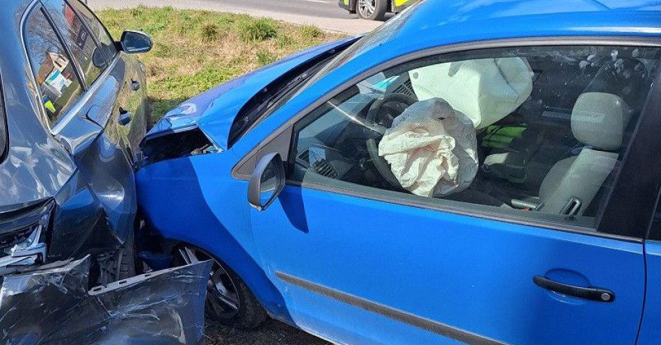 zdjęcie: Kierowca zasłabł i wjechał na chodnik potrącając dwie kobiety / fot. KPP w Lęborku