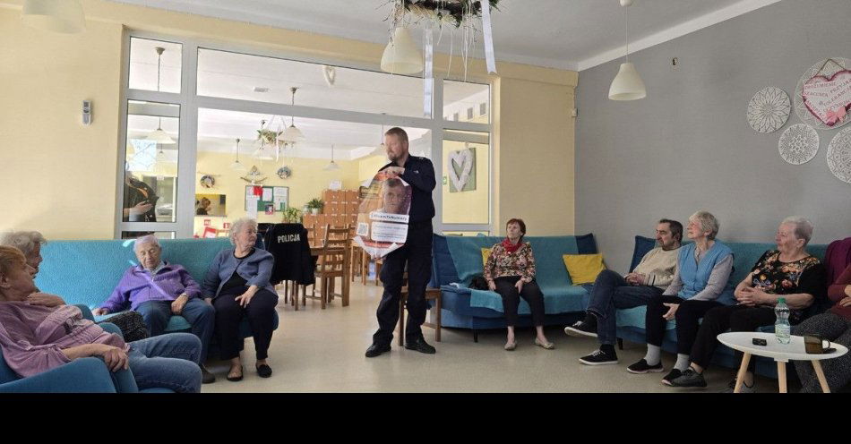 zdjęcie: Policja uczy seniorów jak rozpoznawać oszustwa / fot. KMP w Dąbrowie Górniczej