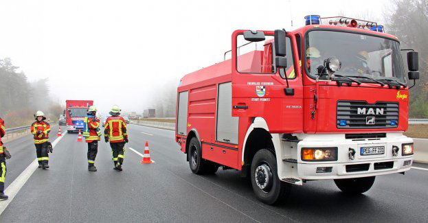 Sześć osób rannych po dachowaniu busa w Rzgowie