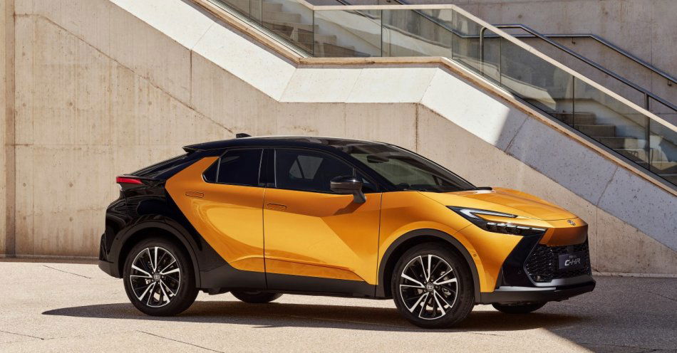 zdjęcie: Wyprzedaż aut z rocznika 2024 w salonach Toyoty. Najpopularniejsze modele w Polsce w obniżonych cenach / Toyota C-HR