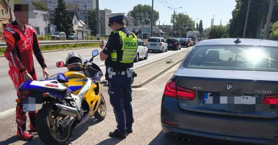 zdjęcie: Motocyklista nie zdołał uciec przed konsekwencjami przekroczenia dozwolonej prędkości. / fot. KMP w Gdyni