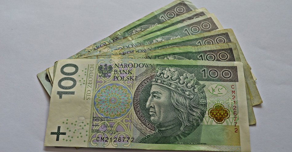 zdjęcie: 64-latka przelała 2999 zł na konto oszusta podającego się za jej syna / pixabay/2179393