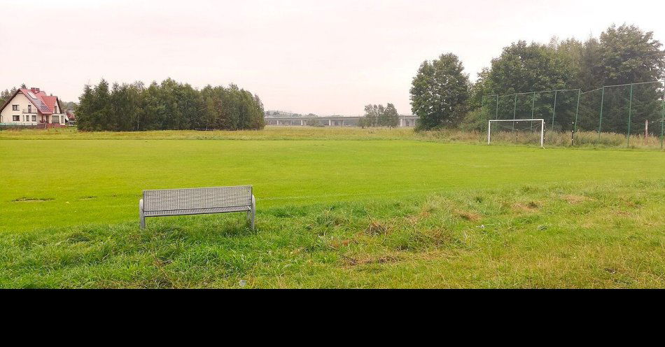 zdjęcie: Proszowicki sport. MKS Nowa Proszowianka i obiekty MOSiR / Boisko sportowe — zdjęcie poglądowe. Obiekt w Proszowicach służy lokalnej społeczności.