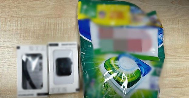 Matka z córką zatrzymane za kradzieże sklepowe. Policjanci odzyskali część przedmiotów