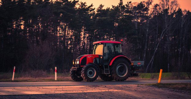 Pijany traktorzysta ciągnikiem uciekał przed policją przez pole i las
