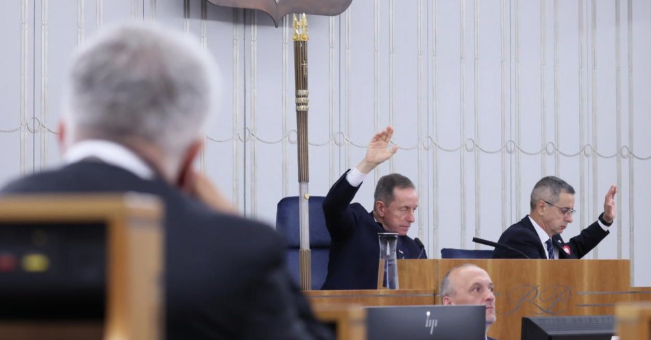 zdjęcie: Senat przyjął poprawki do ustawy wprowadzającej na stałe 14. emeryturę / fot. PAP