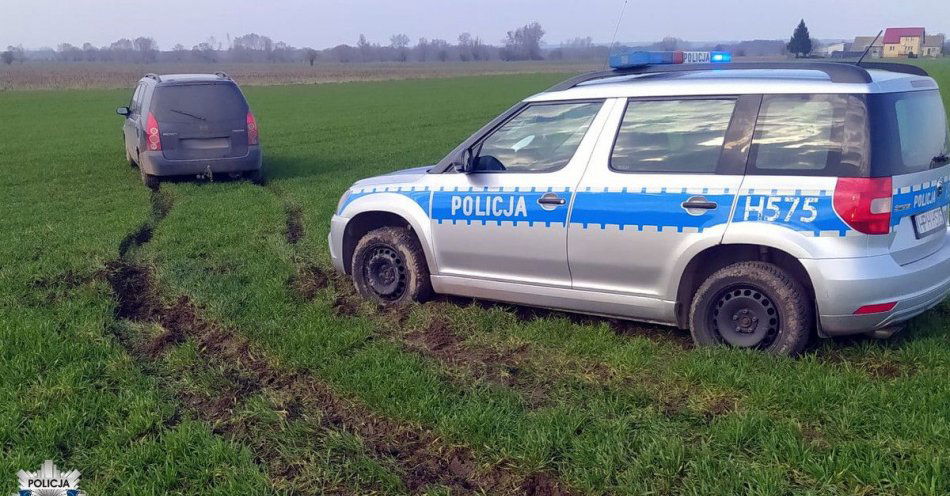 zdjęcie: 16-latek ukradł samochód matce. Został zatrzymany po krótkim pościgu / fot. KPP w Mławie