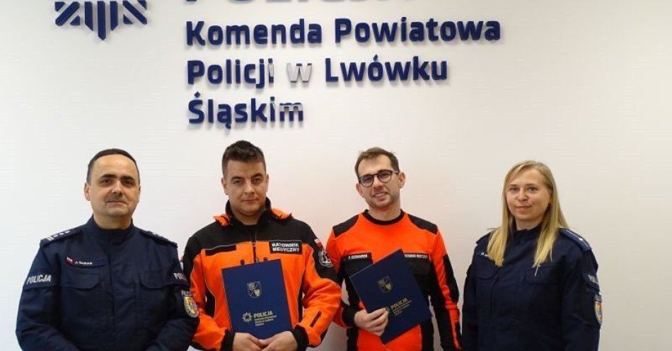 zdjęcie: Ratownicy uczyli policjantów tamowania masywnych krwotoków / fot. KPP w Lwówku Śląskim