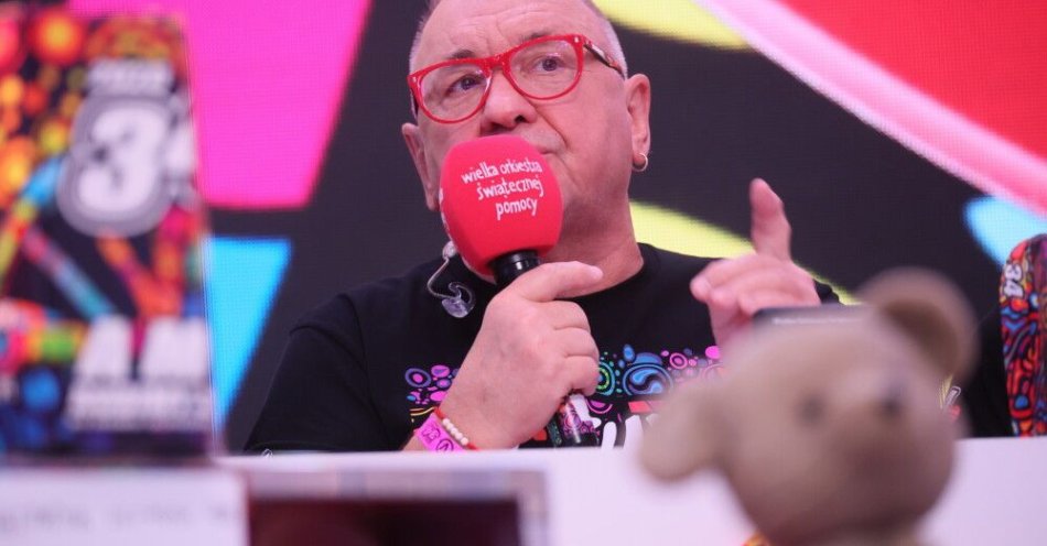 zdjęcie: Toruń: 67-latka z wyrokiem sześciu miesięcy więzienia w zawieszeniu za groźby wobec Jerzego Owsiaka / Warszawa, 25.01.2026. Prezes zarządu Fundacji Wielkiej Orkiestry Świątecznej Pomocy Jerzy Owsiak podczas konferencji prasowej podsumowującej 34. finał Wielkiej Orkiestry Świątecznej Pomocy, 25 bm. w studiu telewizyjnym WOŚP na błoniach Stadionu Narodowego w Warszawie. Celem tegorocznej zbiórki, odbywającej się pod hasłem „Zdrowe brzuszki naszych dzieci”,  jest diagnostyka i leczenie chorób przewodu pokarmowego u najmłodszych pacjentów. (sko) PAP/Leszek Szymański