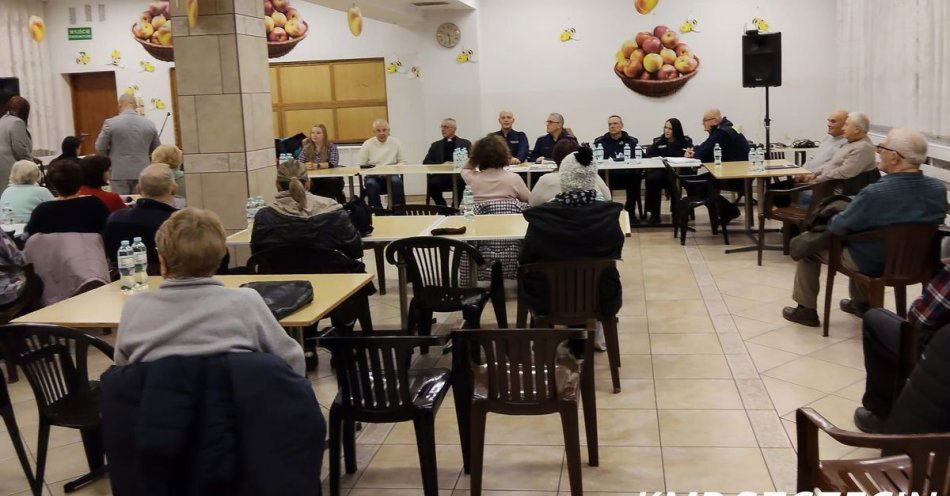 zdjęcie: Mieszkańcy i służby razem dla bezpieczeństwa na Zawadzkiego / fot. KMP w Szczecinie