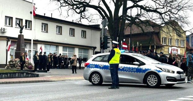 Policjanci z Łosic uczcili 106. rocznicę Niepodległości