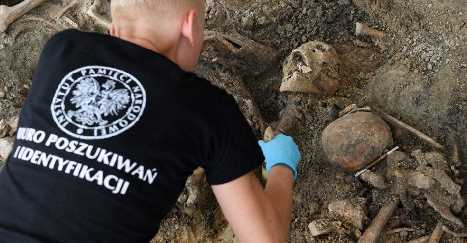 zdjęcie: Na terenie byłego więzienia na ul. Rakowieckiej ekshumowano szczątki co najmniej 10 osób z okresu Powstania Warszawskiego / fot. PAP