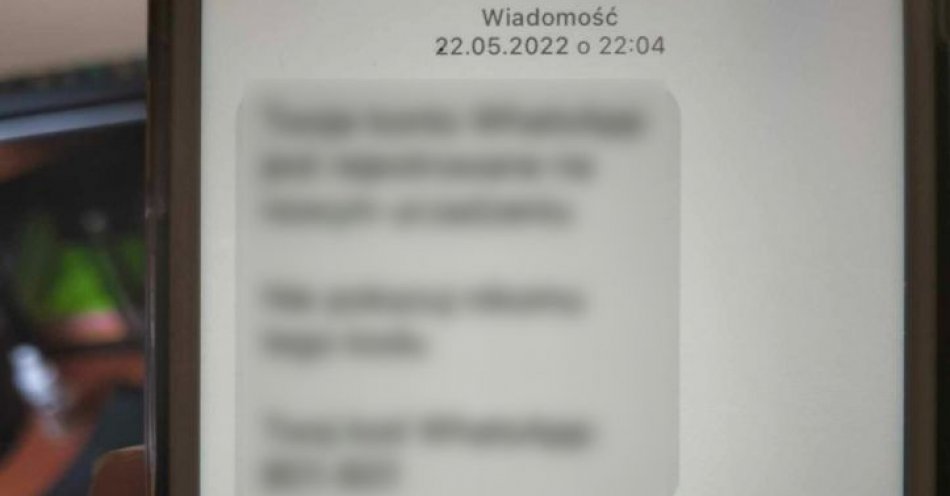 zdjęcie: A Ty uwierzysz i otworzysz link? / fot. KMP w Piotrkowie Trybunalskim