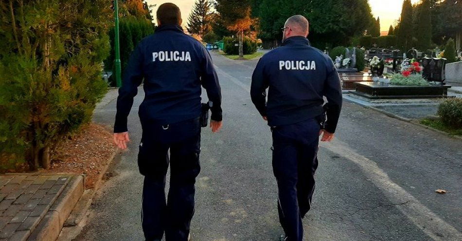 zdjęcie: Bezpieczne przygotowania do „Dnia Wszystkich Świętych” / fot. KPP w Ząbkowicach Śląskich