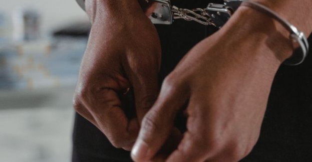 Dwóch nastolatków z zarzutami pobicia 15-latka i jego opiekuna, który w ciężkim stanie trafił do szpitala