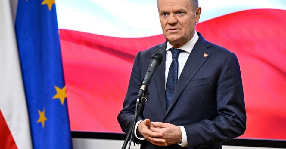 zdjęcie: Donald Tusk do Europejczyków: bądźcie jak Polska - energiczni, odważni i bezpieczni / Bruksela, Belgia, 19.12.2025. Premier RP Donald Tusk rozmawia z mediami w siedzibie Stałego Przedstawicielstwa Rzeczypospolitej Polskiej przy UE po zakończeniu posiedzenia Rady Europejskiej w Brukseli, 19 bm. Tematem rozmów europejskich przywódców były m.in. pomoc dla Ukrainy, w tym postępy w procesie pokojowym oraz wsparcie finansowe na najbliższe dwa lata. (amb) PAP/Wiktor Dąbkowski