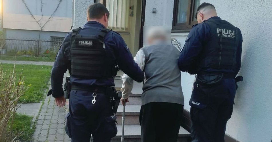zdjęcie: Z pomocą 90-latkowi przyszli bielscy policjanci / fot. KPP Bielsk Podlaski