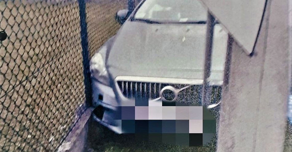 zdjęcie: Pijany kierowca z Sułkowic uderzył w znak i ogrodzenie / fot. KMP w Wadowicach