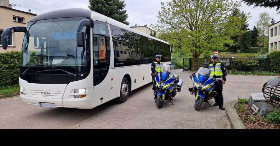 zdjęcie: Autobusy pod kontrolą / fot. KPP w Nowym Mieście Lubawskim