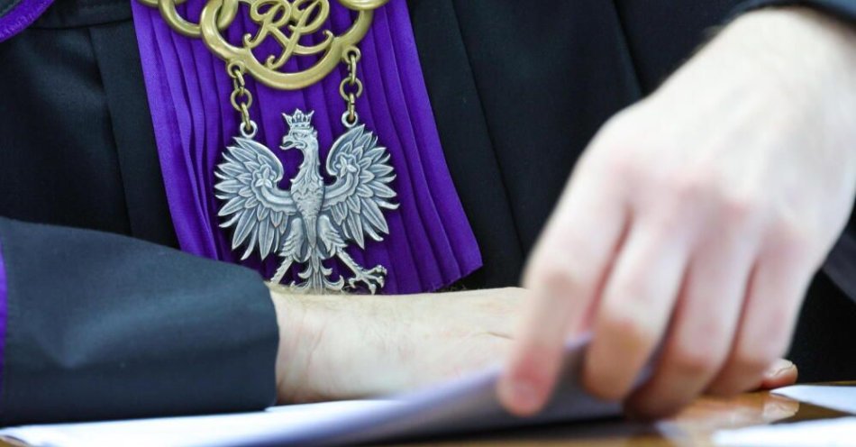 zdjęcie: Onet: Sędzia zamieszany w tzw. aferę hejterską spowodował kolizję, był nietrzeźwy / Warszawa, 20.12.2024. Sędzia w Sądzie Rejonowym dla Warszawy Śródmieścia, 20 bm. Sąd wydał wyrok skazujący w procesie dwóch aktywistek Ostatniego Pokolenia, które 3 marca br. zakłóciły koncert w stołecznej Filharmonii Narodowej. (doro) PAP/Szymon Pulcyn *** UWAGA!!! JEST ZGODA NA PUBLIKACJĘ WIZERUNKU OSKARŻONYCH! ZAKAZ PUBLIKACJI DANYCH OSOBOWYCH OSKARŻONYCH! ***