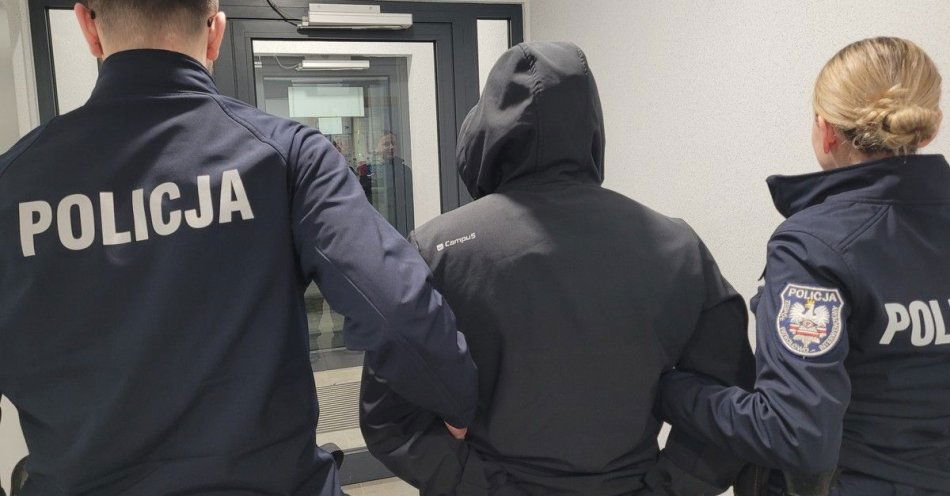 zdjęcie: Nocna przejażdżka BMW mimo sądowego zakazu skończyła się aresztem / fot. KPP Nowy Tomyśl