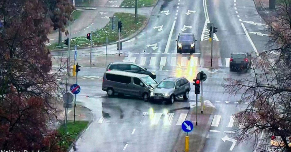 zdjęcie: Kolizja na skrzyżowaniu Lubelska i Wojska Polskiego w Puławach / fot. KPP Puławy
