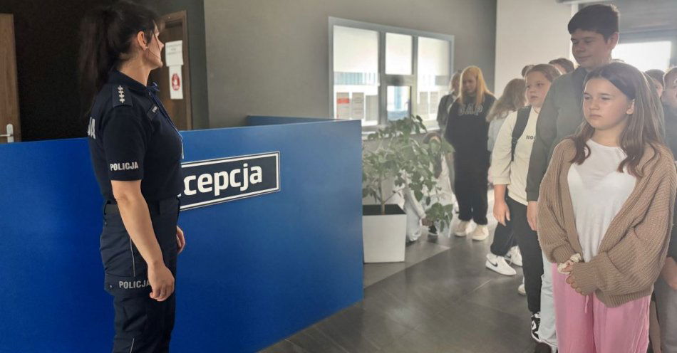 zdjęcie: Edukacyjna wizyta uczniów z Zamęcina i Przedszkola Nr 2 w Choszcznie w Komendzie Powiatowej Policji w Choszcznie / fot. KPP w Choszcznie