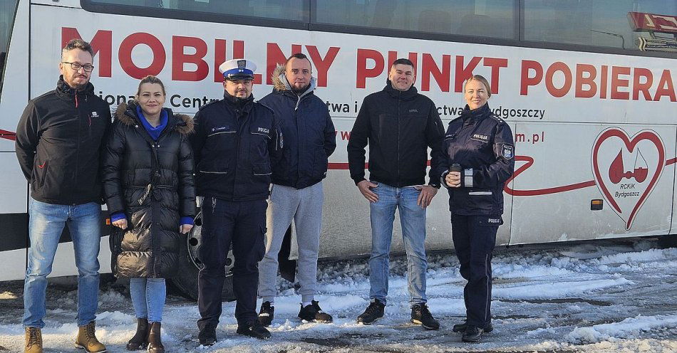 zdjęcie: Policjanci z Lipna ponownie oddali krew w mobilnym punkcie / fot. KPP w Lipnie