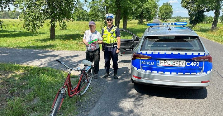 zdjęcie: Włocławska „drogówka” rozdawała odblaski / fot. KMP we Włocławku