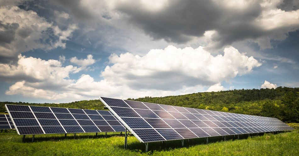 zdjęcie: Orlen rozwija odnawialne źródła energii, inwestując w fotowoltaikę / pixabay/5542443
