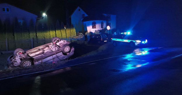 Zderzenie zakończone dachowaniem