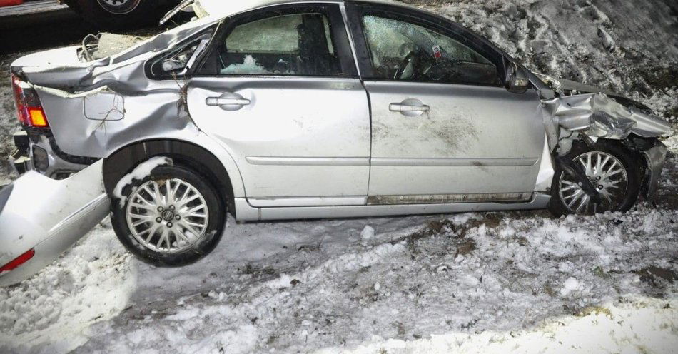 zdjęcie: Dachowanie Volvo w Wielęcinie kończy się nocą w celi / fot. KPP w Wyszkowie