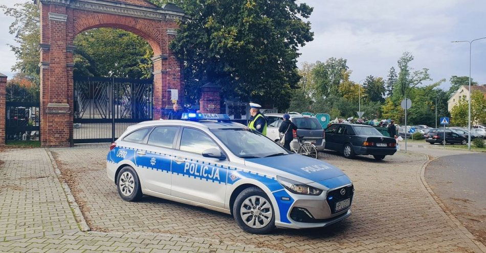 zdjęcie: Zwróć uwagę - zmiany w organizacji ruchu przy cmentarzach / fot. KPP Rawicz